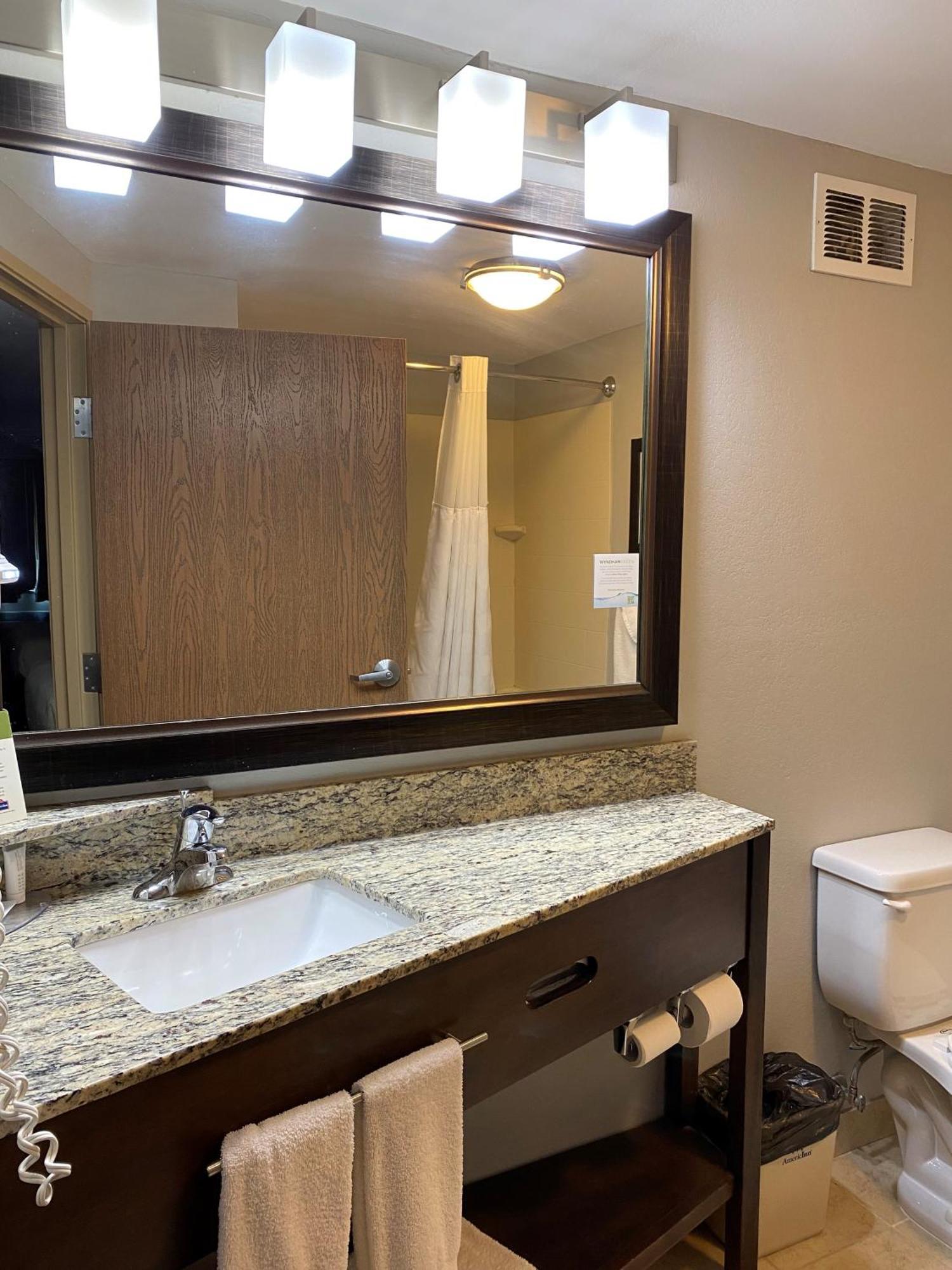 Americinn By Wyndham Algona Экстерьер фото